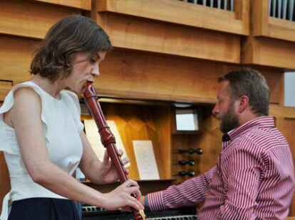 <p>        Elisabeth Champollion und Falko Wermuth werden eventuell auch ein zweites Konzert geben.        G. Kuznetsov             </p>