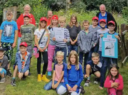 Die Mitglieder der Butjadinger NAJU-Gruppe sind stolz auf ihren Erfolg beim Wettbewerb &bdquo;Erlebter Fr&uuml;hling&ldquo;. Der Preis besteht in einer Naturschutz-Freizeit mit &Uuml;bernachtung.