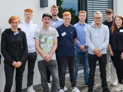 Das Braker Logistikunternehmen L.I.T. begr&uuml;&szlig;te seine neuen Auszubildenden am Standort in der Kreisstadt.