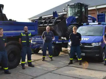 Im Raum Euskirchen &ndash; rund 40 Kilometer von K&ouml;ln entfernt &ndash; sind die  Helfer des Emder THW mit ihrem Radlader im Einsatz.