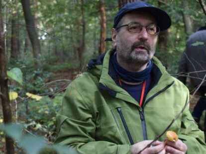 Diplom-Biologe Thomas Homm bietet einen botanischen Spaziergang und eine Pilzwanderung im Programm der LEB an.