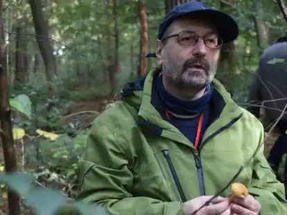 Diplom-Biologe Thomas Homm bietet einen botanischen Spaziergang und eine Pilzwanderung im Programm der LEB an.