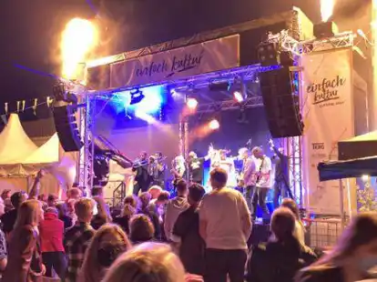 Feuriger Abschluss: Die Molberger Band &bdquo;Einvach Follgas&ldquo; spielt das letzte Konzert des Einfach-Kultur-Festivals 2021.