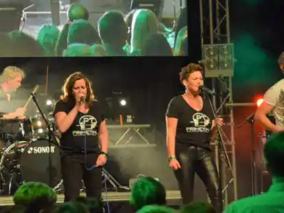 Die Nordenhamer Partyband Prime Time spielt bei &bdquo;Akustik auf dem Feld&ldquo;.