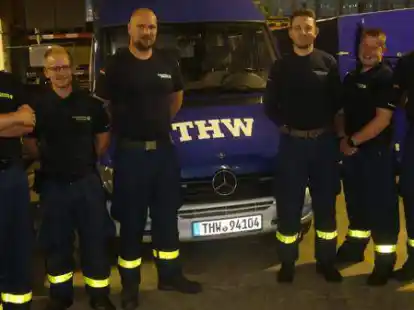 Diese THW-Kr&auml;fte waren beim Hochwassereinsatz in Mayscho&szlig; dabei (von links): Christoph G&uuml;ttler, Arne G&uuml;tzlaff, Matthias Wittje, Juri Rautenberg, Bjarne Fischer und Manual Jan&szlig;en.