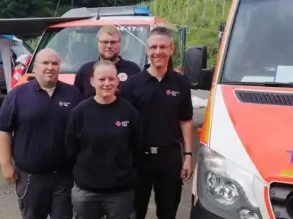 Ein Teil der eingesetzten DRK-Helfer aus der Region: Axel Meyer, Amelie Bakenhus, Eike Menssen und Markus Pohlmann (von links) unterst&uuml;tzten im Raum Dernau im Kreis Ahrweiler bei der Einsatzf&uuml;hrung und der &ouml;rtlichen Notfallrettung.