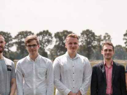 Die Kandidaten der Linke. Aike Fierdag (v .l.), Luca Nasner, Tjorven Tapken, Ren&eacute; Sch&ouml;nw&auml;lder, Janek Steinert und  Jannes Hoormann.