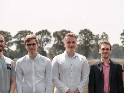 Die Kandidaten der Linke. Aike Fierdag (v .l.), Luca Nasner, Tjorven Tapken, Ren&eacute; Sch&ouml;nw&auml;lder, Janek Steinert und  Jannes Hoormann.