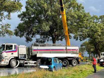 Auf der Oldenburger Landstra&szlig;e zwischen Wiefelstede und Spohle kam es am Freitag zu einem schweren Unfall mit einem Milchtanklaster.