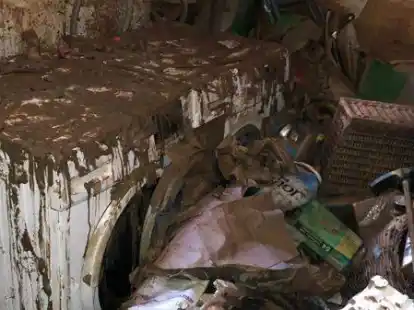 Einen Meter hoch stand das Wasser in Katinka Marmanns Wohnung. Zur&uuml;ckgelassen hat die Ahr Schlamm, der alles &uuml;berzieht.