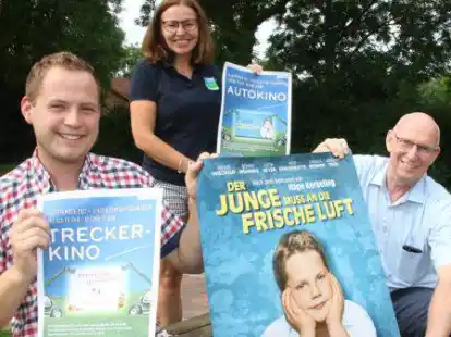 Nils Hansing von der Landwirtschaftlichen Interessengemeinschaft, Melanie Schmidt von der TSB und Norbert Ostendorf von Central-Theater Brake (von links).