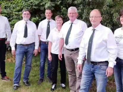 Der Vorstand des Sch&uuml;tzenvereins B&uuml;hren: (von links) Hendrik Hempelmann, Wolfgang Helms, Ralf St&ouml;ver, Hella Pauley, Reinhard Bocklage, Marco Sch&ouml;n und Anke Bocklage