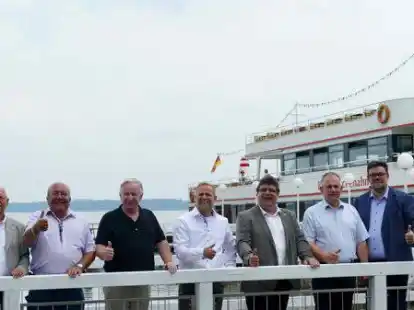 Wollen aus Bad Zwischenahn in den Kreistag: (v.li.) Diethard Dehnert, Jan Hullmann, Wolfgang Mrotzek, Sven Winter, Peter Molitor, Achim Schr&ouml;der und Dirk-Jan Warmerdam von der W&auml;hlergemeinschaft &bdquo;Die Zwischenahner&ldquo;.