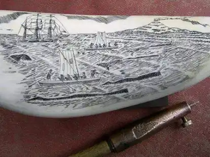 Auch Szenen aus ihrer t&auml;glichen Arbeit ritzten die alte Walf&auml;nger in die Knochen und Z&auml;hne von Pottwalen.