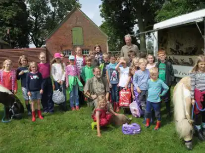 F&uuml;r die Kinder geht&rsquo;s wieder raus in die Natur. Auch das Infomobil der J&auml;ger ist dabei.
