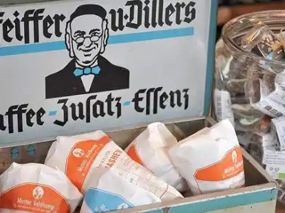 Individuell und speziell und damit nach dem Geschmack vieler Oldenburger - die Auslage im Heimathaven in der Burgstra&szlig;e.