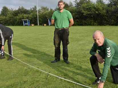 Johann Meyerhaan, Florian Bierbaum und Horst Rickels (von links) gaben den Platz frei.