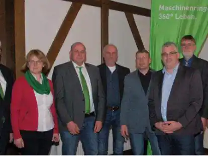 Sie sahen den Maschinenring Wesermarsch im Jahr 2019 f&uuml;r die Zukunft gut aufgestellt: (zu jener Zeit in Funktion von links) Landesverbandsgesch&auml;ftsf&uuml;hrer Uwe Weddige, Gesch&auml;ftsf&uuml;hrerin Anne Vagt-Poelman, Vorsitzender Renke Harms, seine beiden Stellvertreter Peter Cornelius und Rainer M&ouml;nnich sowie die Vorstandsmitglieder Malte L&uuml;bben, Uwe Ralle und Hendrik L&uuml;bben.