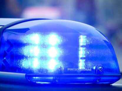 Ein Lkw und ein Wohnmobil sind in Aurich zusammengesto&szlig;en.