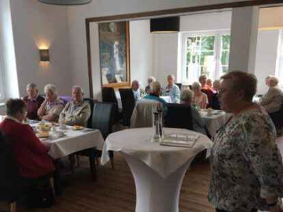 Im D&ouml;tlinger Hof: Pastorin Susanne Schymanitz hielt die Andacht.