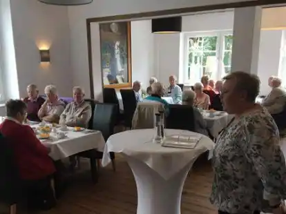 Im D&ouml;tlinger Hof: Pastorin Susanne Schymanitz hielt die Andacht.