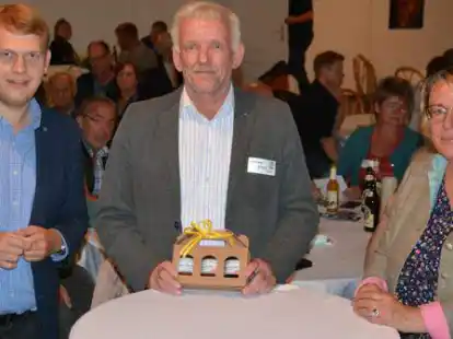 Butjadingens CDU-Chef Johann Evers (Mitte) begr&uuml;&szlig;te neben Ministerin Barbara Otte-Kinast auch den CDU-Bundestagskandidaten Philipp Albrecht.