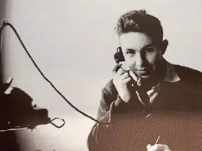 Auf der Werft im B&uuml;ro der Kostenrechnung: Erich Bolinius Anfang der 1960er Jahre.