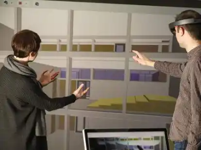 Gro&szlig;es Projekt: An der Smart City (Helleheide) sind u.a das Institut f&uuml;r Informatik   mit Dr. Sven Rosinger (Bild) und die Stabsstelle Digitalisierung der Stadtverwaltung  hier  mit  Julia Masurkewitz-M&ouml;ller beteiligt.