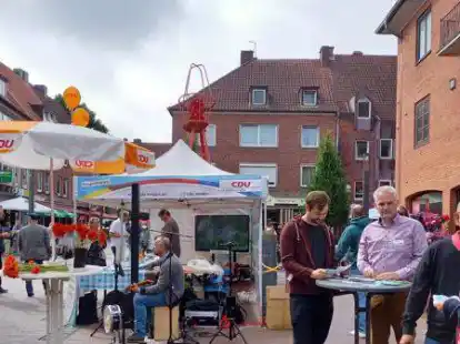 Emder Innenstadt am Sonnabend: Insgesamt sieben Wahlkampfst&auml;nde waren aufgebaut.