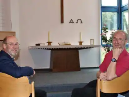 Abl&ouml;sung in der Evangelisch-methodistischen Kirchengemeinde Edewecht: Rainer Mittwollen (links) wird Nachfolger von Gunter Blaschke, der in den Ruhestand geht.