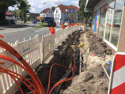 Die ersten Absperrgitter sind an der Fockenbollwerkstra&szlig;e schon zu sehen.