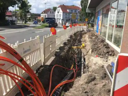 Die ersten Absperrgitter sind an der Fockenbollwerkstra&szlig;e schon zu sehen.