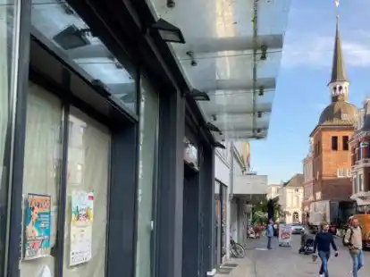 Traurige Zeile: Viele ehemalige L&auml;den am Lefferseck stehen seit langem leer.