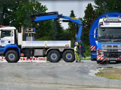 Zwischen den Kabel&uuml;bergangsanlagen Havekost und Klein Henstedter Heide werden 3,1 Kilometer Erdkabel verlegt. Das Bild zeigt das Kabelziehen bei Meierhafe.