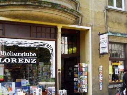 Bis zum Jahr 2009 war dort die Christliche Buchhandlung &bdquo;B&uuml;cherstube Lorenz&ldquo;, die zuletzt viele Jahre von Anne Knieper und Ute Rose gef&uuml;hrt wurde.