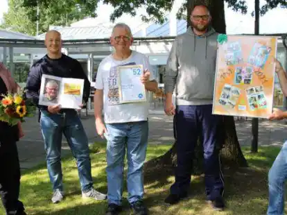 Der dienst&auml;lteste Besch&auml;ftigte der Delme-Werkst&auml;tten Siegfried Preu&szlig; (Mitte) geht in den Ruhestand. Leitung Betriebe Kalle Jabs (von links), Sozialdienst Henning Schmidt und die Gruppenleitungen Tim Sch&uuml;cke und Marc Duchstein verabschiedeten ihn.