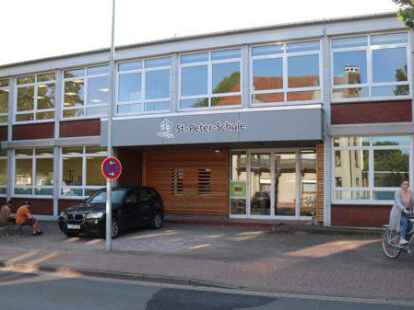 Die St.-Peter-Schule befindet sich jetzt an der Heemstra&szlig;e. Die CDW will wissen, was der Umzug mit allen Folgen gekostet hat.