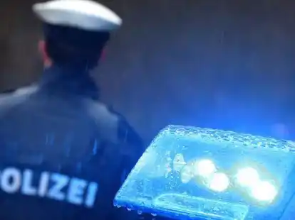 Die Polizei sucht nach einem schweren Unfall auf der A 28 zwischen Hatten und Oldenburg Zeugen.