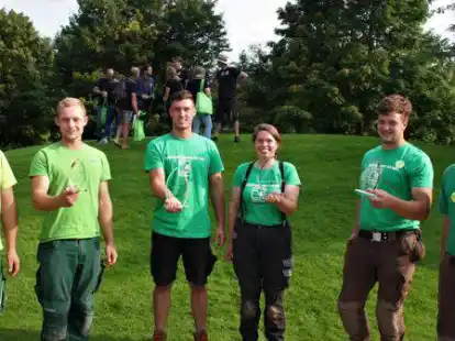 Die drei besten Teams (v.l.): Lucas Mierke und Onno Ackermann; Levi Ellmers und Ronja Beneke sowie Markus Glosemeyer und Henrik Kattenbaum.