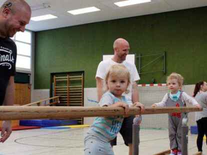 Beim Familienturnen: Hier verstehen sich Geh&ouml;rlose, H&ouml;rgesch&auml;digte und H&ouml;rende bestens.