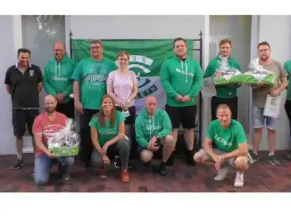 Trotz der Corona-Folgen war die Stimmung bei der Jahreshauptversammlung des TuS Elsfleth gut: Auch B&uuml;rgermeisterin Brigitte Fuchs (links) hofft, den Spielbetrieb so lange wie m&ouml;glich aufrechterhalten zu k&ouml;nnen.