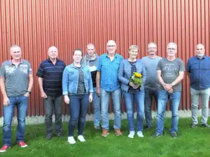 Der erweiterte Vorstand und die Geehrten des Turnvereins Schweewarden konnten in der Jahreshauptversammlung positiv in die Zukunft sehen.