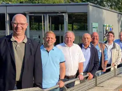 Unterst&uuml;tzung f&uuml;r Christian Wandscher: Der CDU-Kandidat (von links) traf sich mit den &bdquo;Zwischenahnern&ldquo; Sven Winter, Wolfgang Mrotzek, Diethard Dehnert, Jan Hullmann, Peter Molitor und Achim Schr&ouml;der.