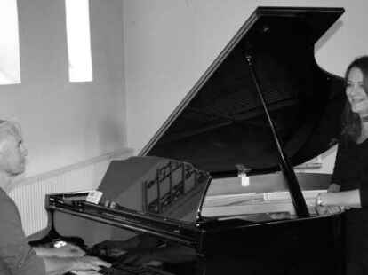 Treten in der Norder Mennonitenkirche auf: Enno Meyer und Nicole Lang. Es fehlt G&uuml;nter Tjards.