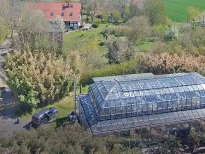 Ist verkauft: Das gro&szlig;e Areal mit der Orangerie als Blickfang: Der Essgarten in Barjenbruch hat neue Besitzer.
