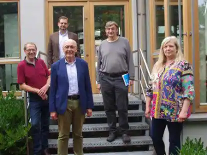 Die Historische Kinotechnik L&ouml;ningen freut sich &uuml;ber die beiden neuen Vorstandsmitglieder Jutta Gerdes (rechts) und Andreas Dobelmann (Mitte ).