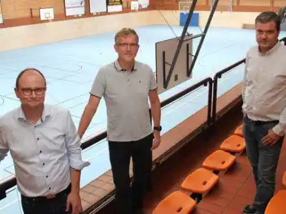 Freuten sich &uuml;ber das Ergebnis (v.l.): B&uuml;rgermeister Thomas H&ouml;ffmann, BVG-Vorsitzender Norbert Bruns und Carsten Blanke vom Bauamt.