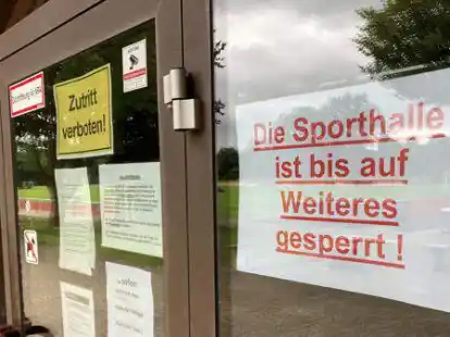 Zutritt verboten: An der Grund- und Oberschule Friedrichsfehn muss der Sportunterricht teilweise ausfallen, da die gro&szlig;e Schulsporthalle wegen M&auml;ngeln an der Dachkonstruktion gesperrt ist.