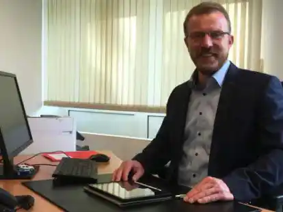 Freut sich auf seine neuen Aufgaben als Schulleiter des Dietrich-Bonhoeffer-Gymnasiums: Florian Sch&ouml;n.