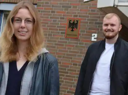Sind im dritten Ausbildungsjahr beim Zoll:  Lena Krause und Thorben Hilgefort (beide Anw&auml;rter im gehobenen Dienst).